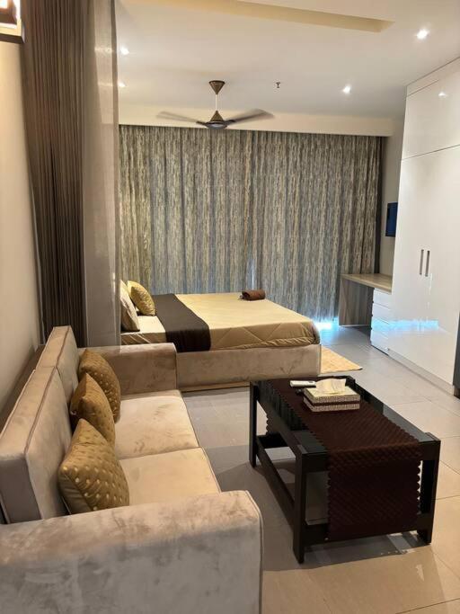 Countryside Luxury Suites - Supernova Noida New Delhi Exterior photo