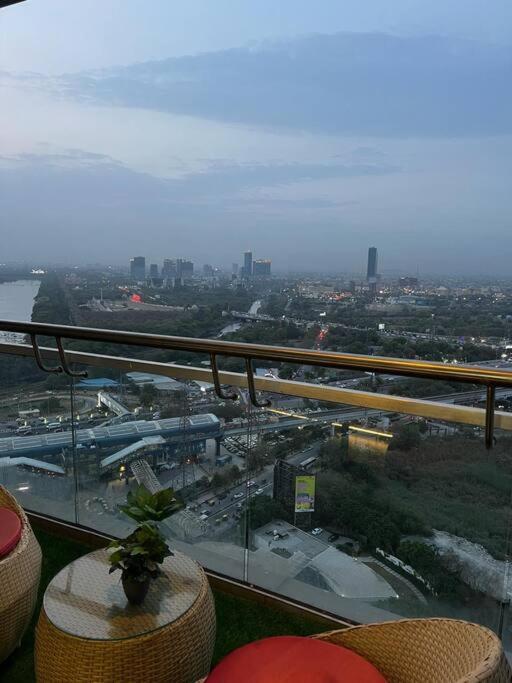 Countryside Luxury Suites - Supernova Noida New Delhi Exterior photo
