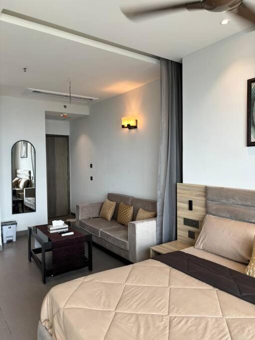 Countryside Luxury Suites - Supernova Noida New Delhi Exterior photo