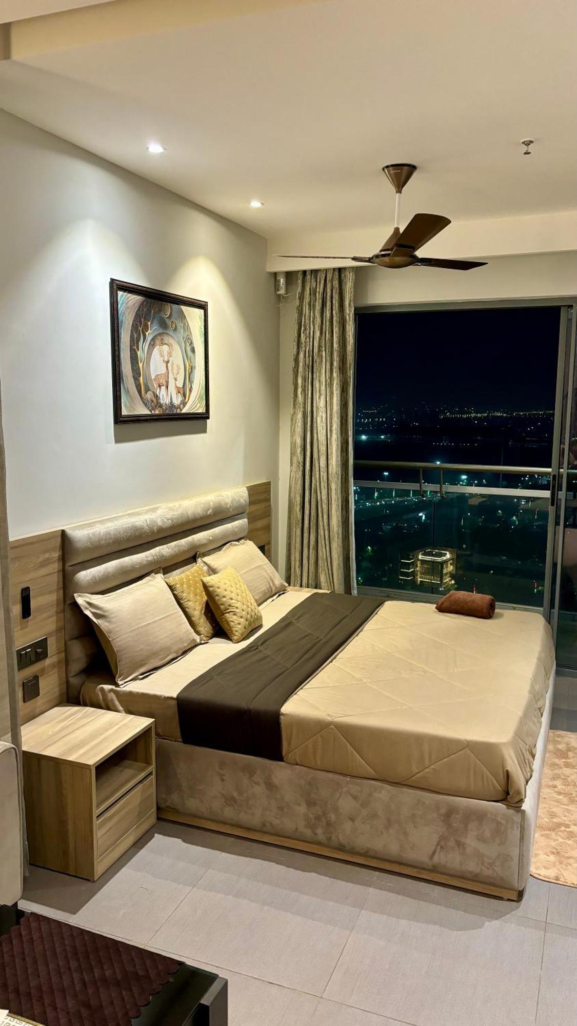 Countryside Luxury Suites - Supernova Noida New Delhi Exterior photo